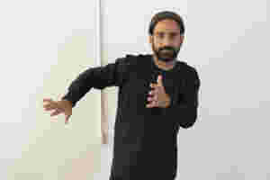 Alex Bleeker has a boogie in 'Mashed Potatoes' video