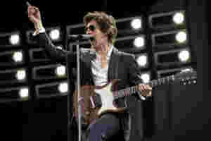 Arctic Monkeys confirmed to play their Glastonbury 2023 headline spot tonight