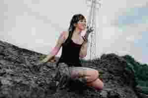 beabadoobee launches fourth album 'Pylon' with new single 'Sun Has Set'; announces 2026 arena tour