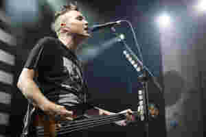 ​Blink-182 make live debut with Alkaline Trio’s Matt Skiba