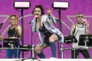 Charli XCX opens Glastonbury’s Other Stage with a pink, streamer-filled celebration