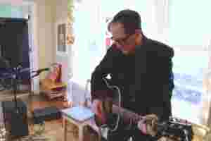Craig Finn shares ‘Tracking Shots’ video, announces UK tour of fans’ houses