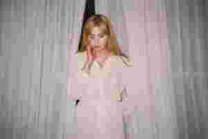 Ellis signs to Fat Possum, plots reissue of debut EP ‘The Fuzz’