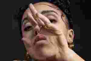 FKA twigs covers Sia's 'Elastic Heart'