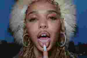 FKA twigs - Caprisongs