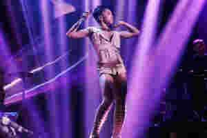 FKA twigs announces world tour including huge London show