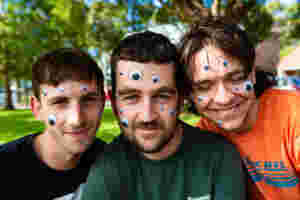 Australia’s Fan Girl share ‘backwards (everything is)’