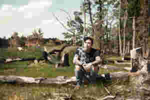 Frnkiero and the Cellabration unveil 'Weighted' video