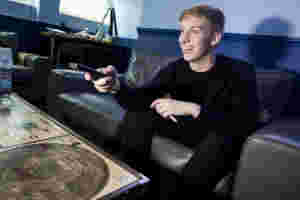 ​George Ezra does Gogglebox with 2014’s biggest music videos