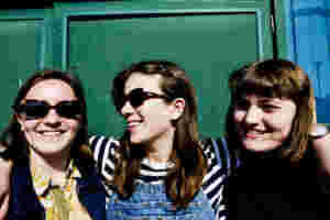 Girl Ray celebrate friendship on ‘Don’t Go Back At Ten’