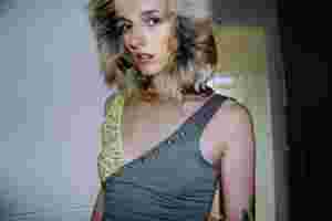 Greta Isaac - Dolly Zoom