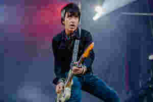 Johnny Marr announces 7" singles box set 'Single Life'