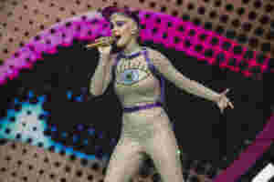 Katy Perry brings ridiculousness (and lots of it) to Glastonbury 2017