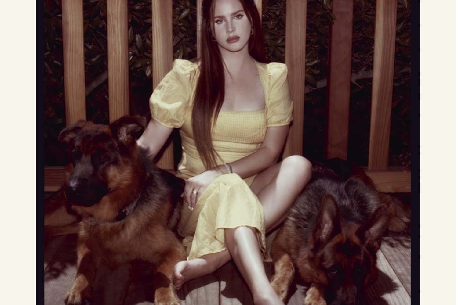 Lana-Del-Rey-Blue-Banisters.jpg