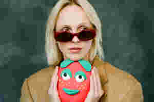Laura Marling releases children's cover album 'Laura Sings Raffi'