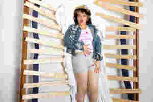 Lola Young tackles self-sabotage head-on with new ‘I’m Only Fucking Myself’ single ‘d£aler’