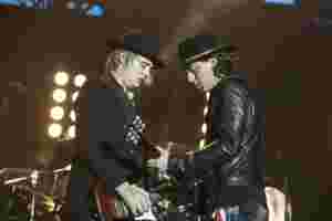 The Libertines return in smoky, shambolic style at Reading 2015