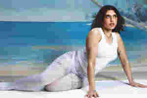 Mae Muller plots London headline show, shares new video for ‘Hello Kitty’