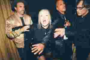 Metric - Romanticize The Dive