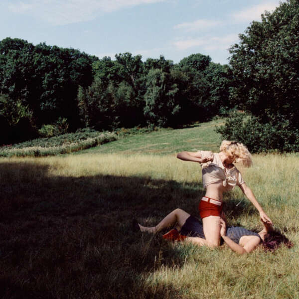 <strong>Modern Woman - Johnny's Dreamworld</strong>