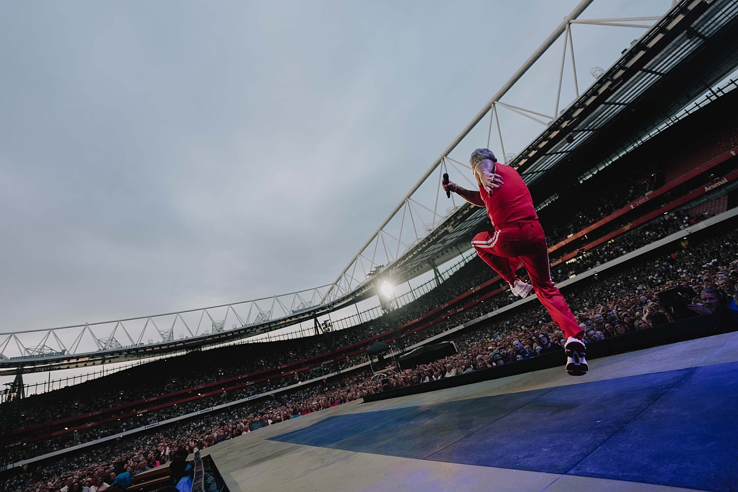 Robbie Williams, Emirates Stadium, London review • DIY Magazine