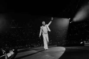 Robbie Williams, Emirates Stadium, London review • DIY Magazine