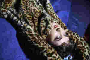 Rosa Walton unveils new solo cut ‘Halfway Round The World’