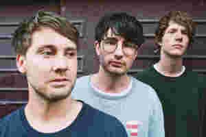 TRAAMS share ‘Succulent Thunder Anthem’ from new album ‘Modern Dancing’