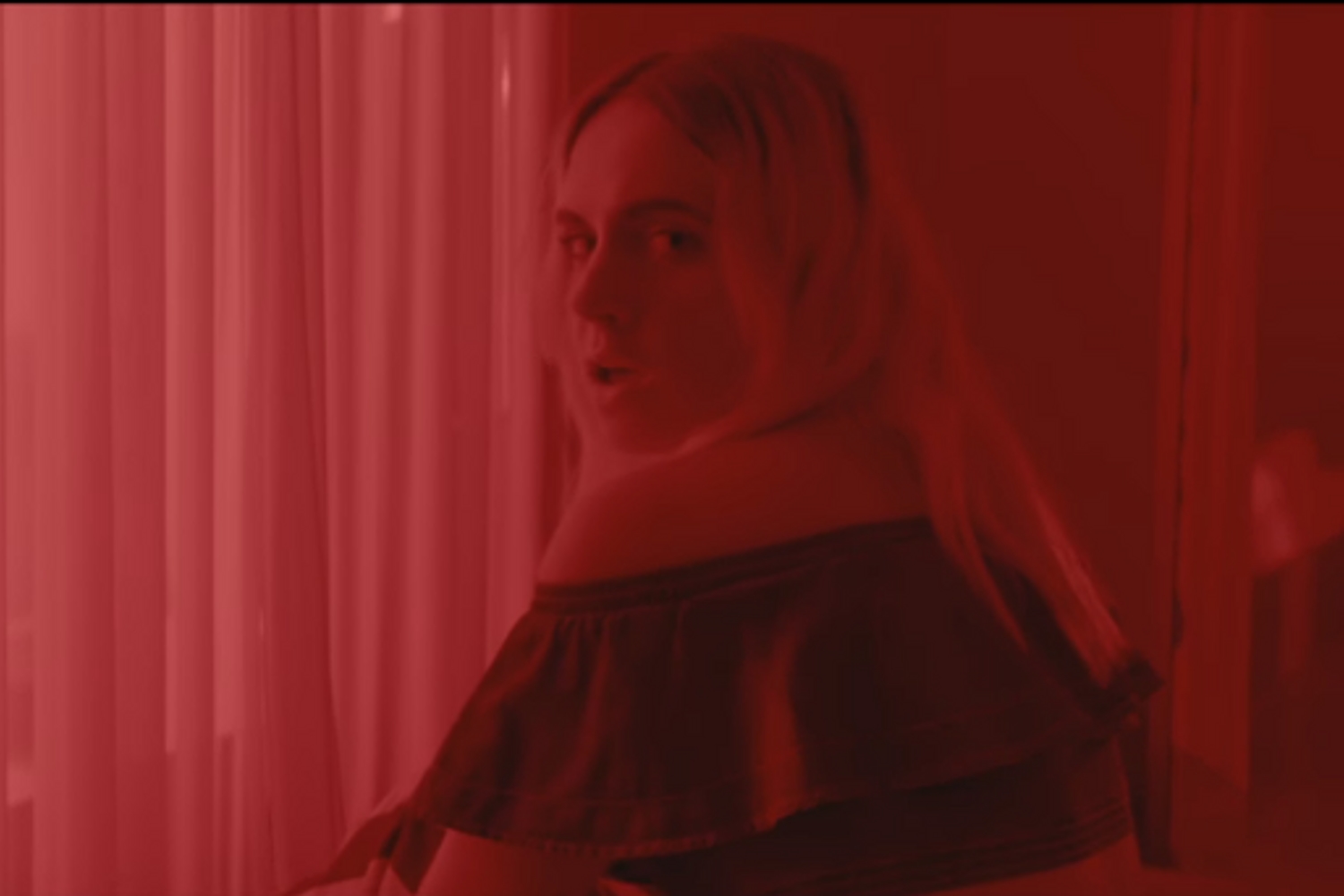 MØ ditches the desert for ‘Drum’ video