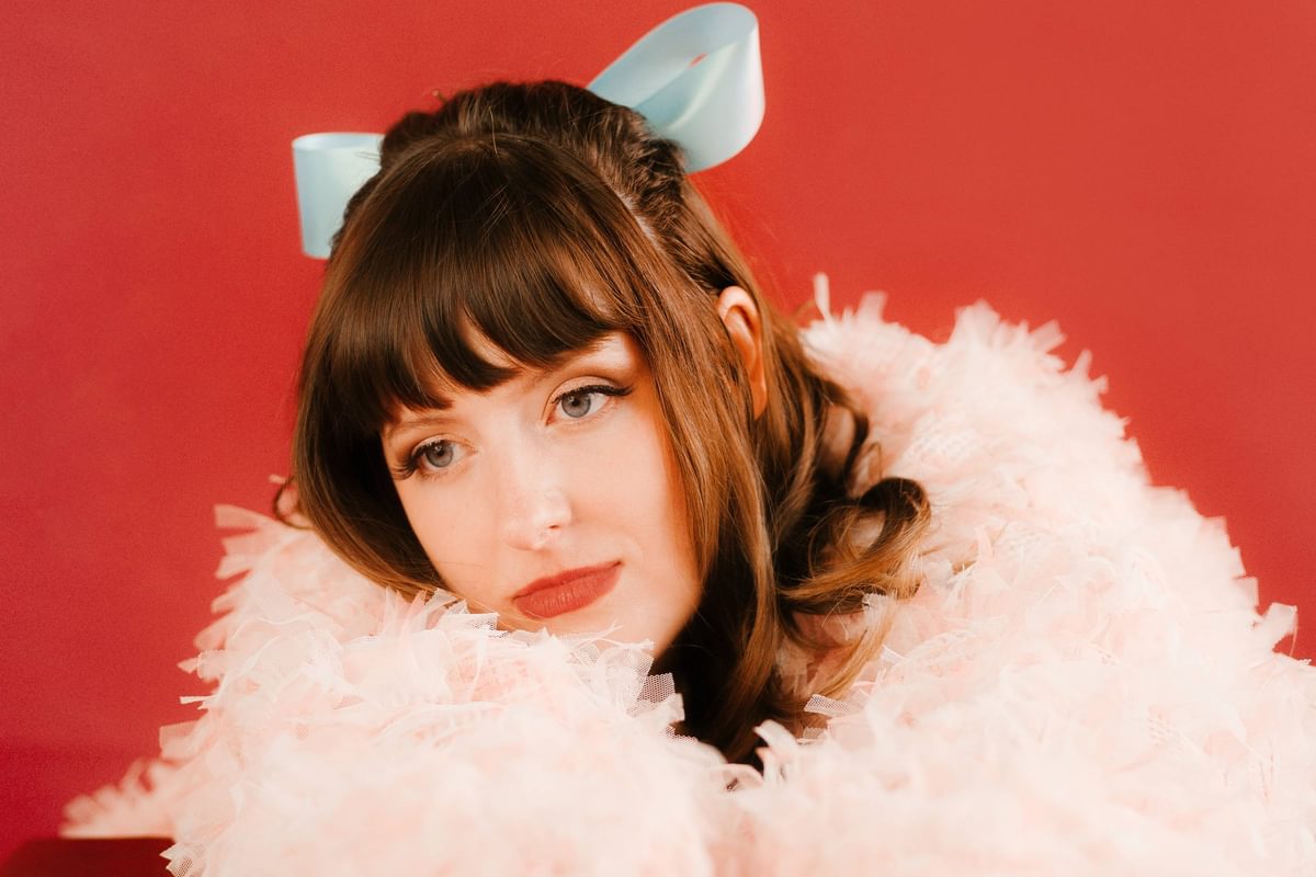 Molly Burch announces new album 'Daydreamer' - Vimarsana News