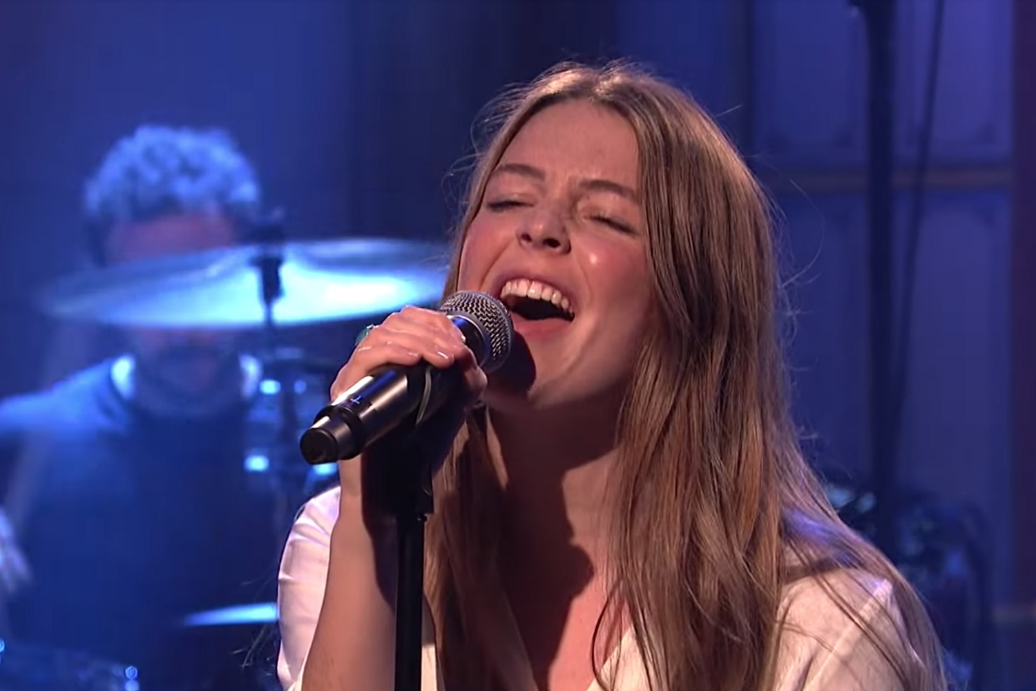 Watch Maggie Rogers bring ‘Light On’ and ‘Fallingwater’ to SNL
