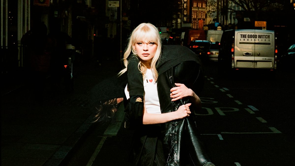 Maisie Peters announces acoustic 'An Evening With A Good Witch' tour - Vimarsana News