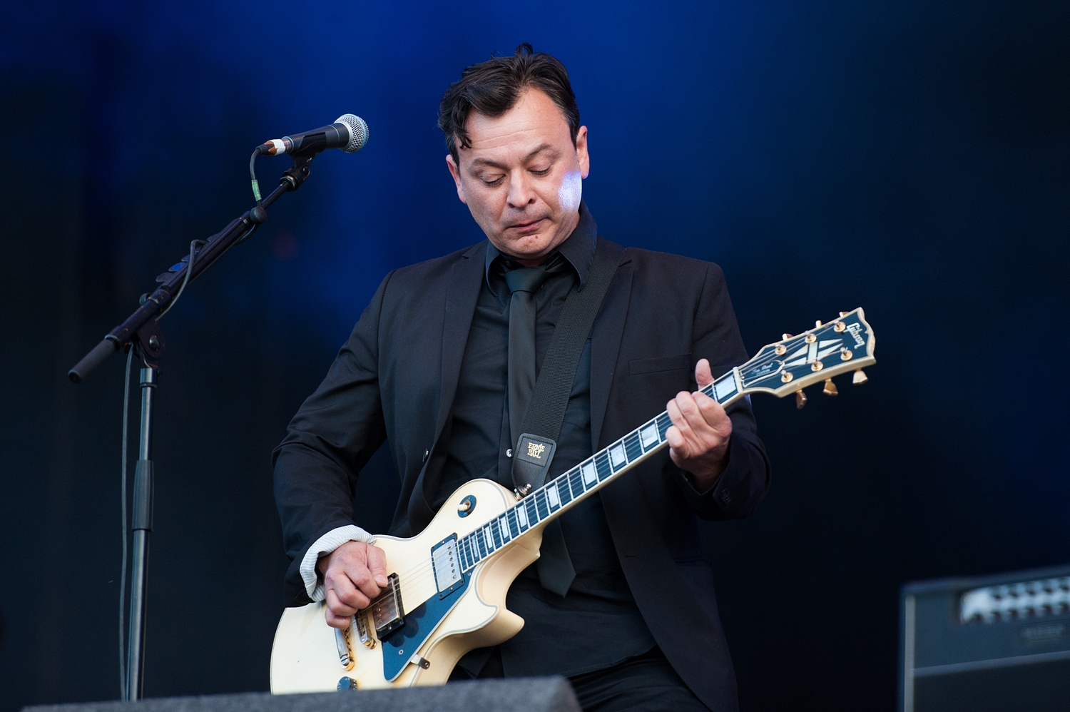 Manic Street Preachers bring devotion to the dedicated at Latitude 2015
