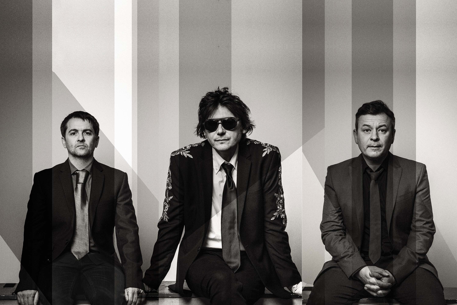Manic Street Preachers share an acoustic version of ‘Distant Colours’