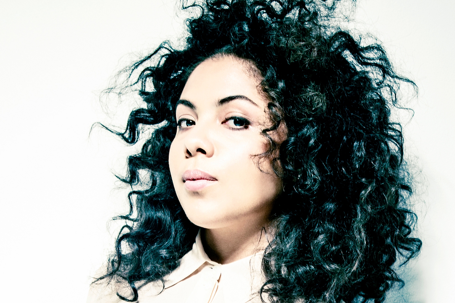 Mapei: “I just wanna get away from reality”