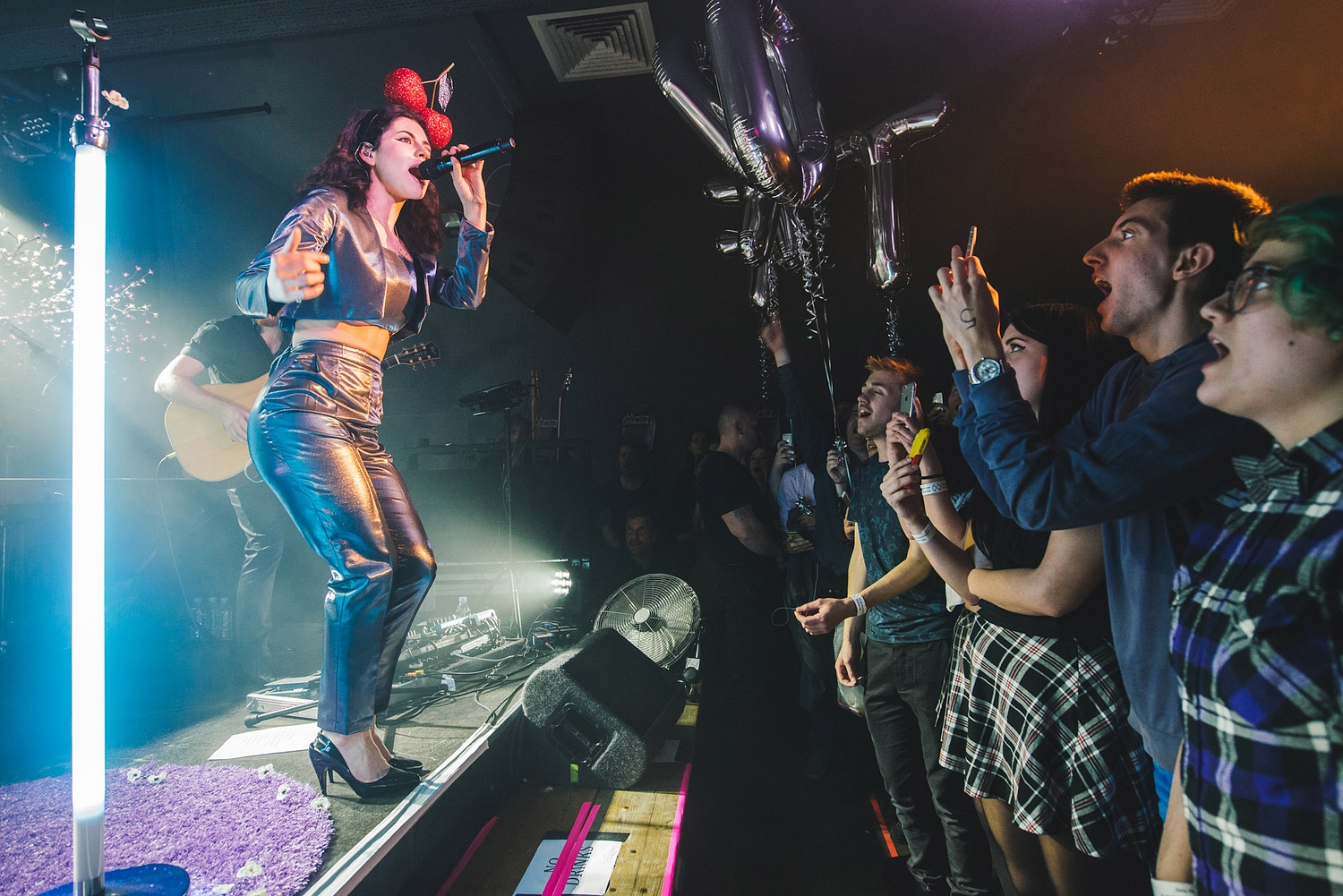 Marina and the Diamonds gets frooty at tiny DIY show