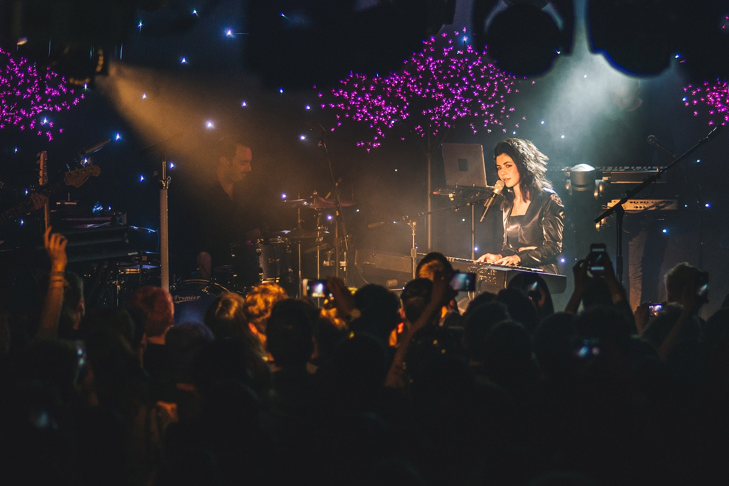 Marina and the Diamonds gets frooty at tiny DIY show