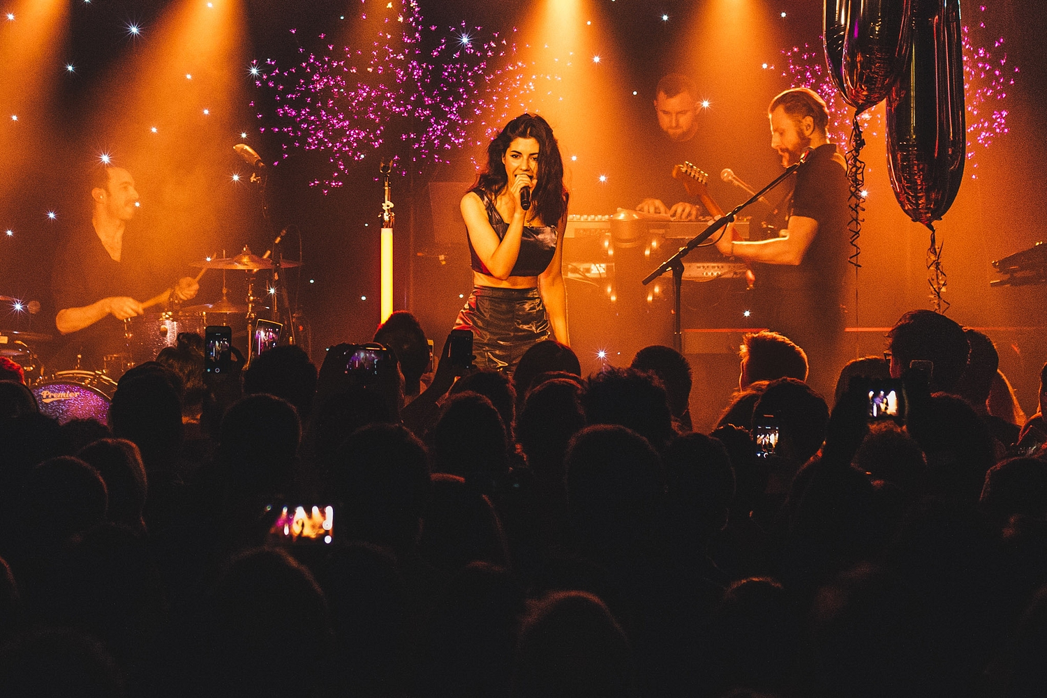 Marina and the Diamonds gets frooty at tiny DIY show