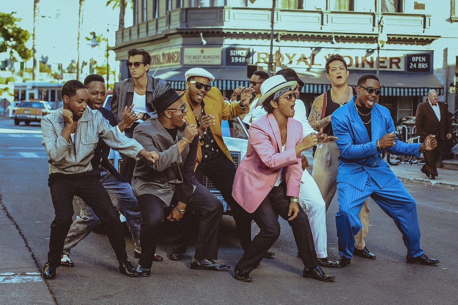 ​Mark Ronson airs new throwback video for ‘Uptown Funk’