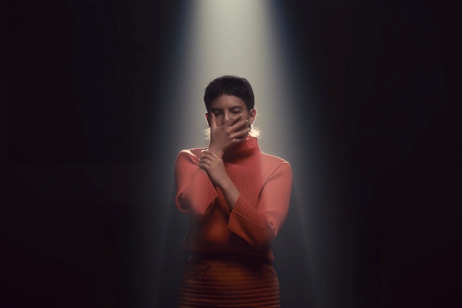 Miya Folick shares ‘Thingamajig’ video