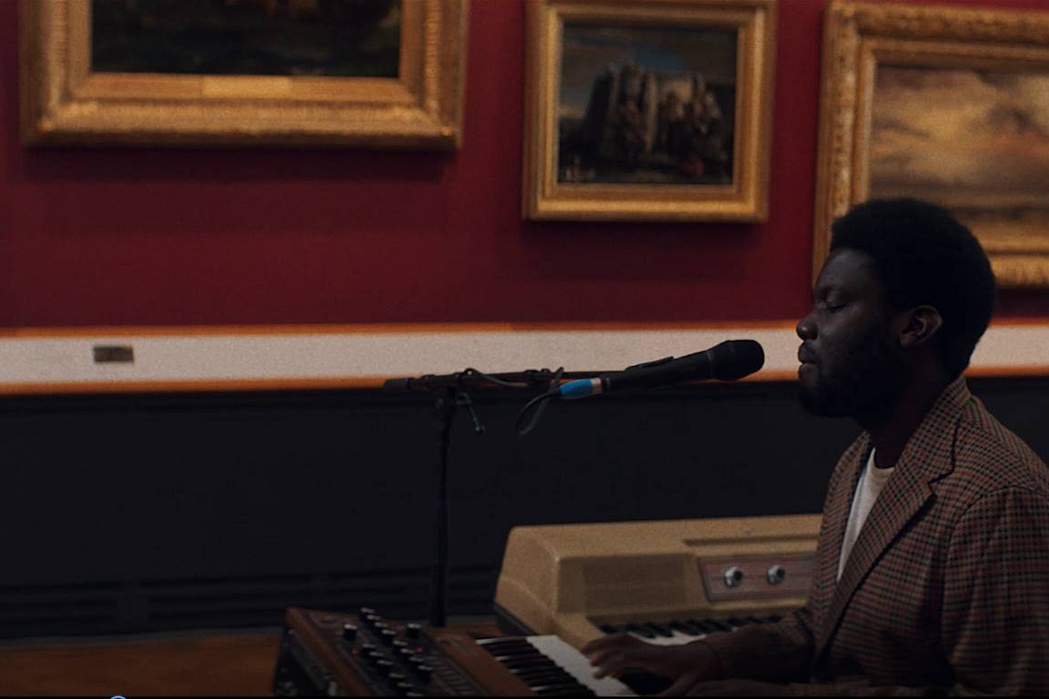 Michael Kiwanuka performs 'Solid Ground' at V&A Museum