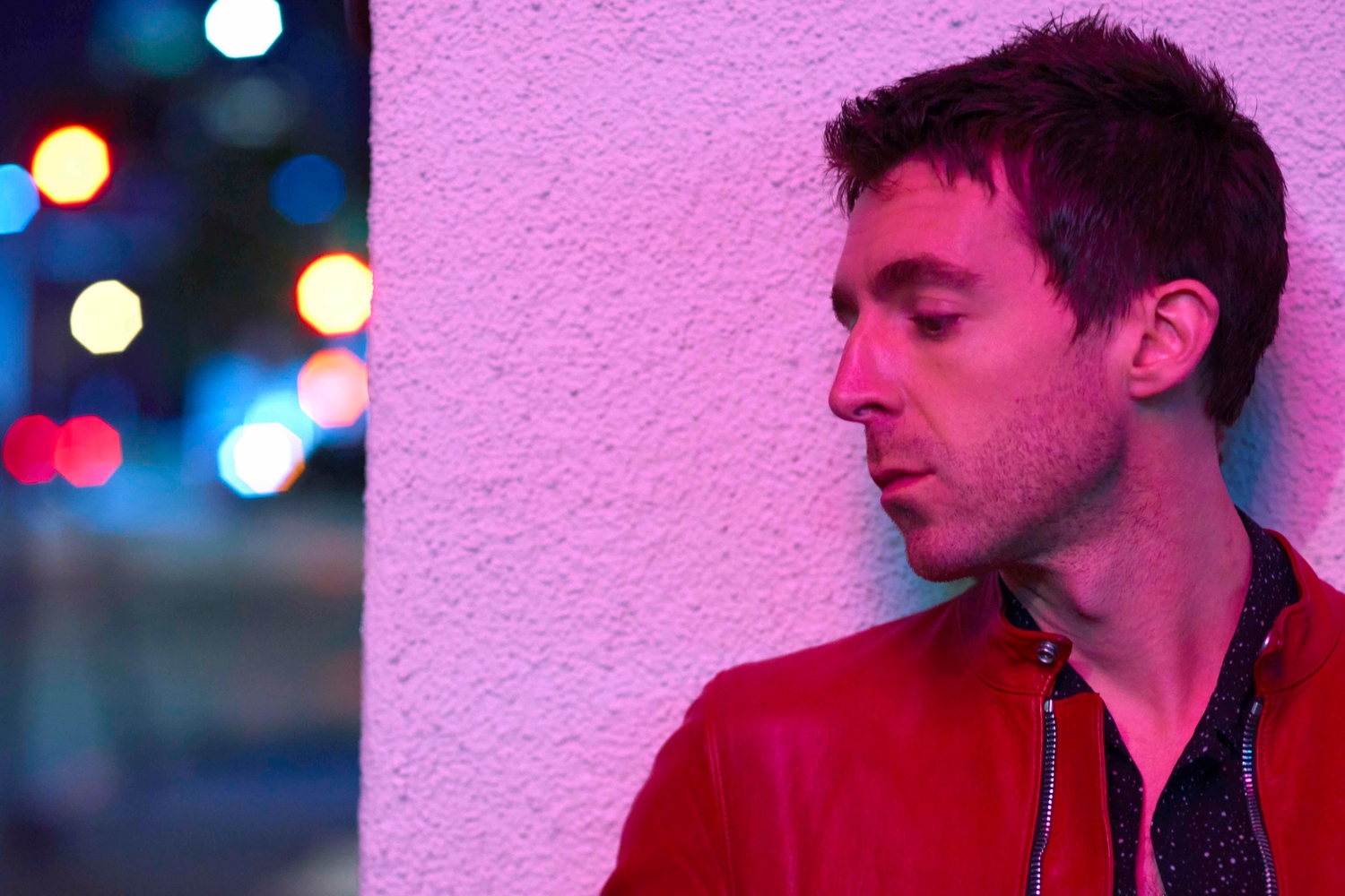Miles Kane shares 'Cry On My Guitar'