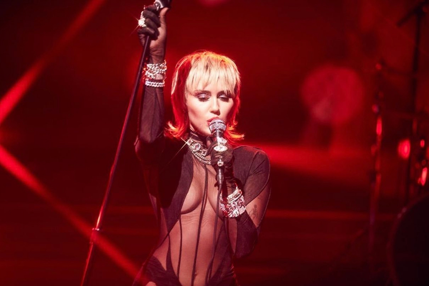 Miley Cyrus covers Blondie’s ‘Heart Of Glass’