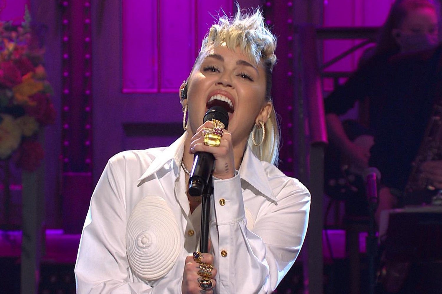 Miley Cyrus covers Dolly Parton’s ‘Light Of A Clear Blue Morning’