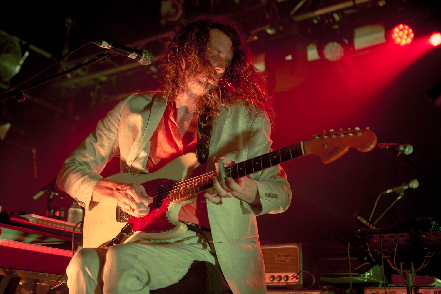 Mystery Jets talk their Kaleidoscope set: “A magician never reveals what’s behind his curtain”