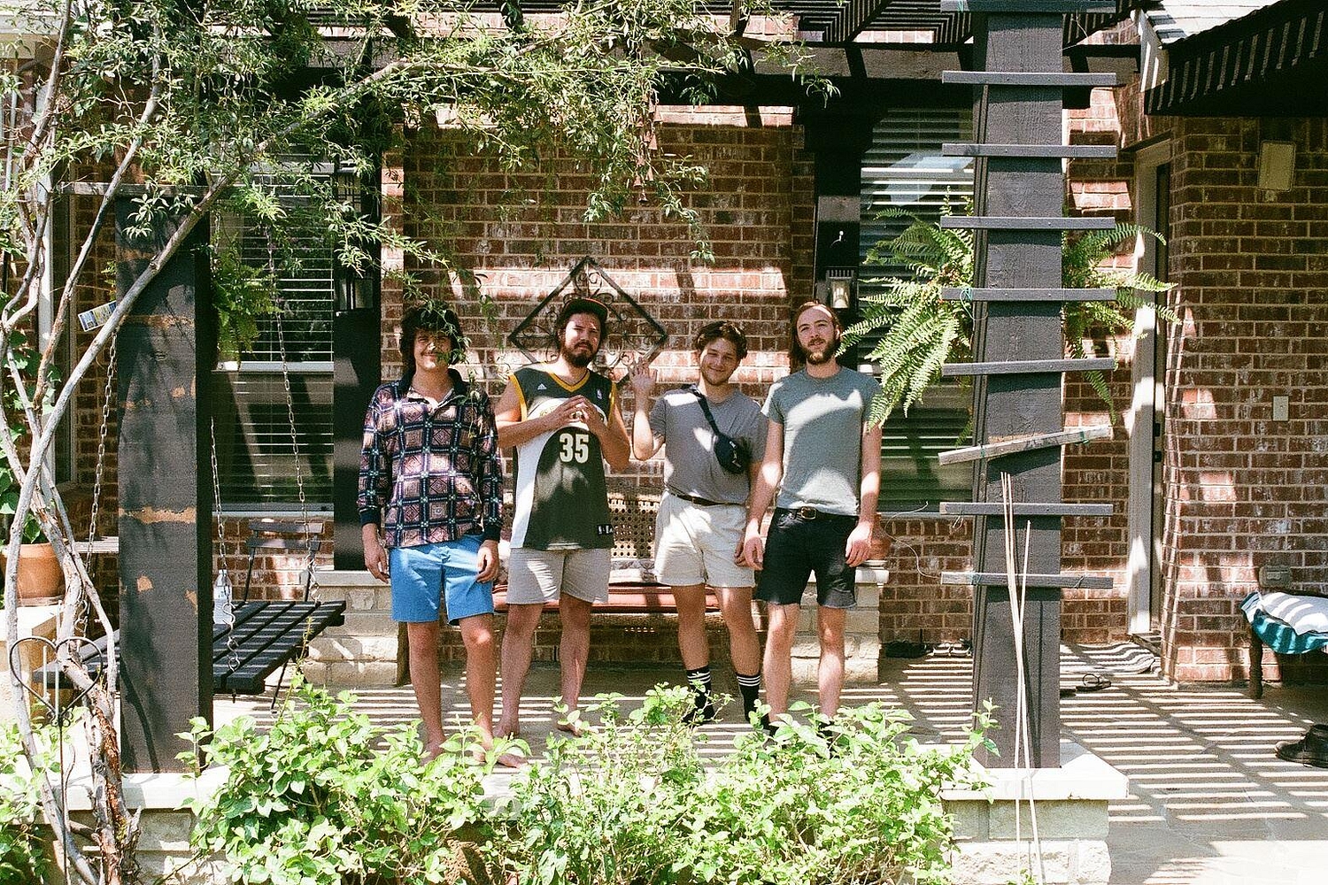 The Neu Bulletin (Ne-Hi, Law Holt, Hussy & more)
