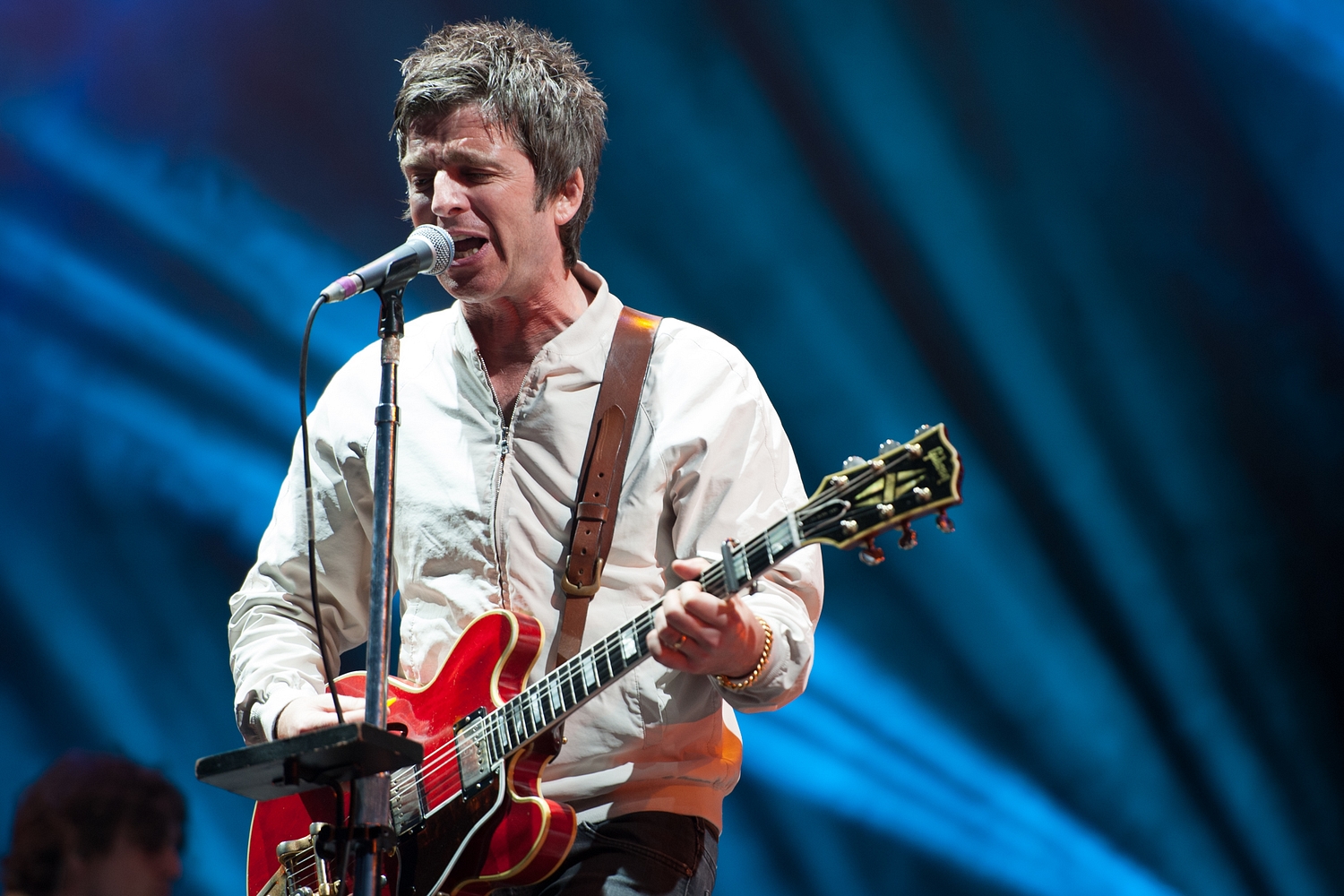 Noel Gallagher brings Latitude 2015 to a spellbinding close