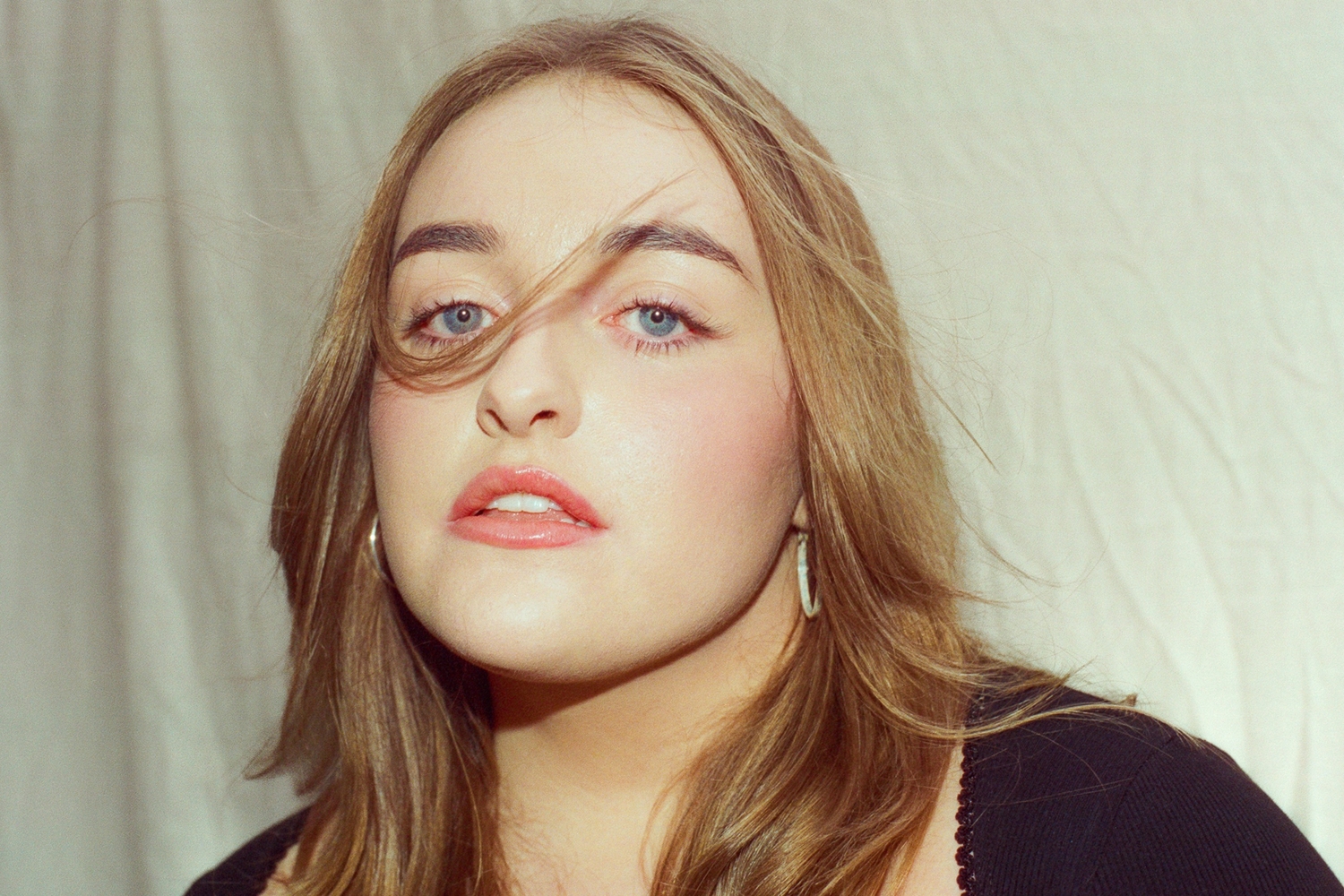Nell Mescal releases new single ‘Warm Body’ ahead of her debut EP ‘Can I Miss It For A Minute?’