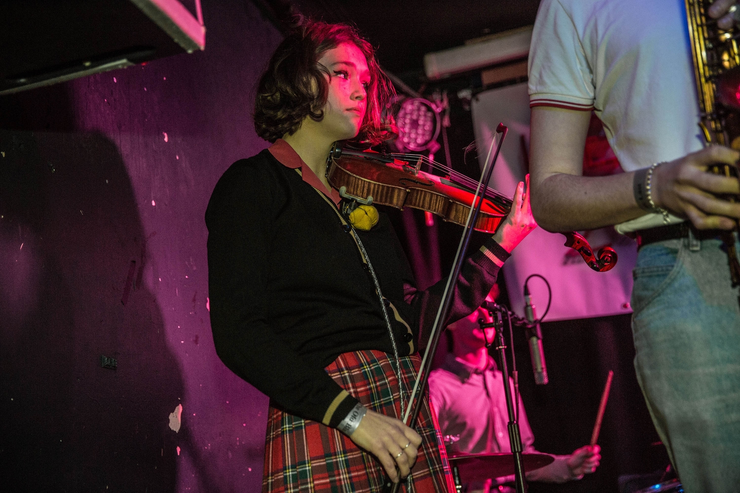 Horsey and Whenyoung canter ahead on the third night of Hello 2018