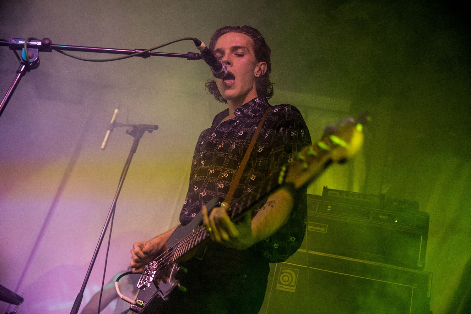 Clean Cut Kid top DIY Presents Community bill with all-smiles set